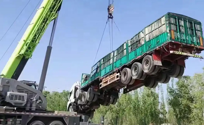 昭平道路脱困救援案例